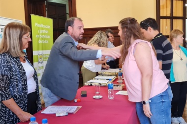 Reynoso entregó escrituras a 103 vecinos de Rivadavia