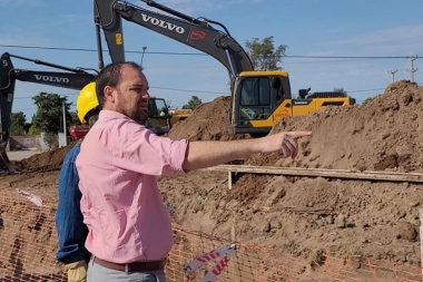 Reynoso recorrió obras de la planta de gas de Rivadavia