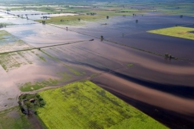 Kicillof recibe a intendentes de distritos más afectados por el agua