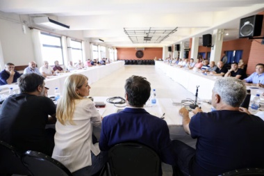 Kicillof se trajo el respaldo de los intendentes desde la costa