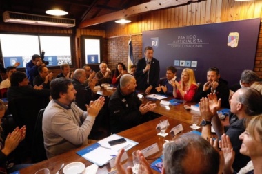 Kicillof y Magario se reunieron con intendentes, legisladores y gremialistas