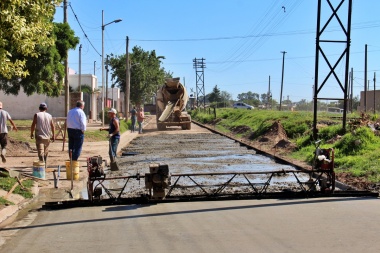 Concretan cuadras de pavimento pendientes en Bragado