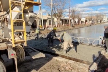 Avanza plan de pavimentación en Alberti financiado por provincia