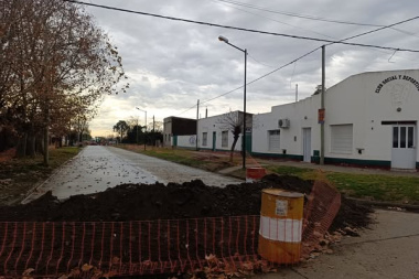 Avanza la pavimentación en la ciudad de Alberti
