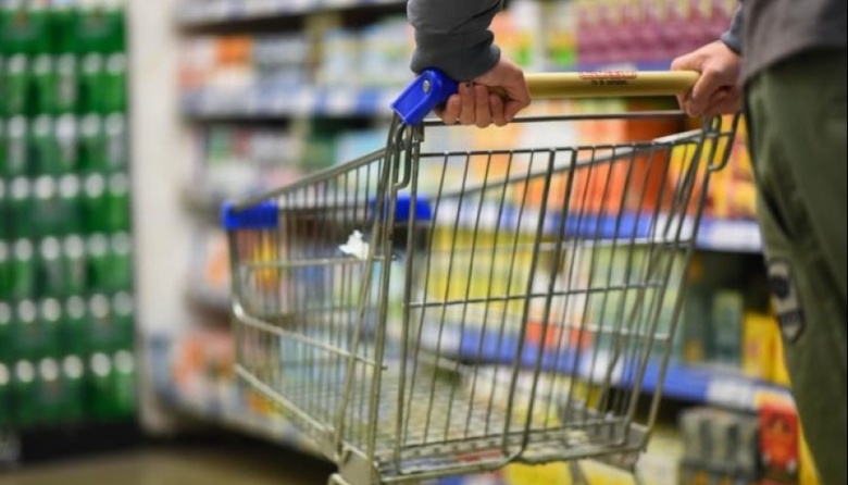 Una familia necesita casi $ 120 mil por mes para no ser considerada pobre