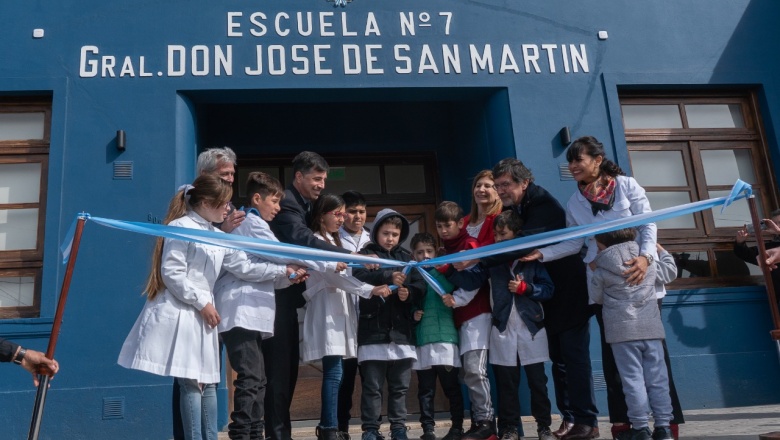 Flexas reinauguró la Escuela 7 de Los Toldos junto a Sileoni