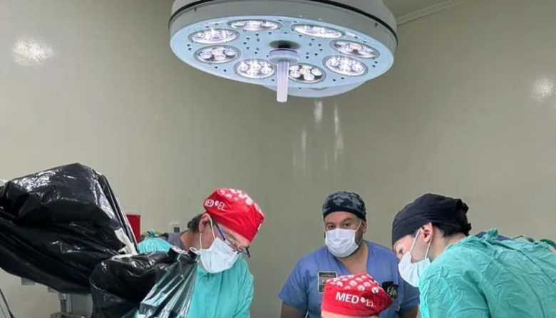 Histórico: se realizó en el Hospital de General Villegas el primer implante coclear