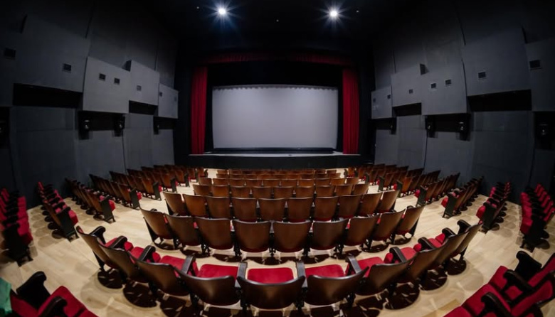 Alberti reinaugura el histórico Cine Teatro Roma tras dos décadas de cierre