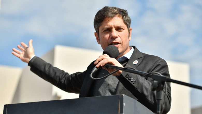 Kicillof en la cuarta con patrulleros, ambulancias, viviendas y obras de salud