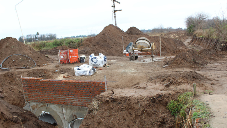 Obras de desagüe en Ascensión: fondos y mano de obra municipal