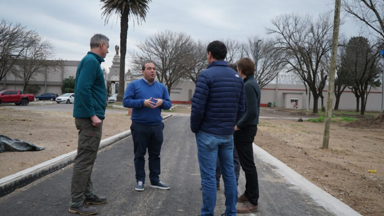 Recoulat visitó obras que se ejecutan en el Cementerio de Trenque Lauquen