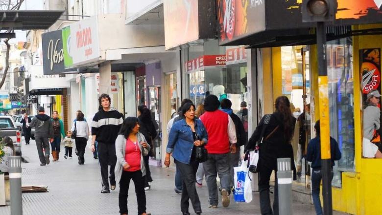 Según el Indec, la pobreza es del 31,6% y bajó 6,5% en el primer semestre
