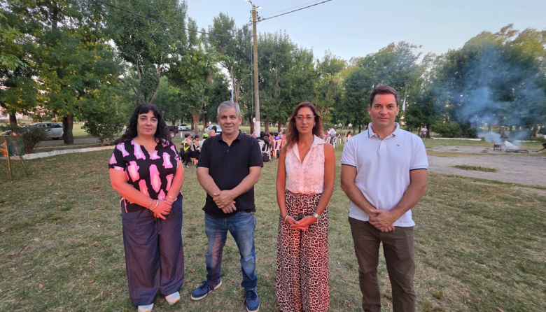 Britos defendió el programa de becas laborales y cuestionó propuestas para eliminarlo