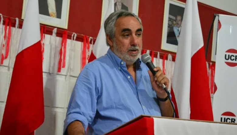Fernández advirtió por un quiebre institucional en la UCR bonaerense