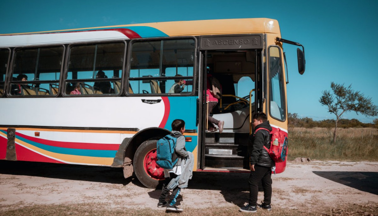La Provincia aumentó 22% los fondos para el transporte escolar
