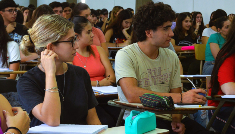 Docentes universitarios paran una semana y se complica el inicio del ciclo lectivo