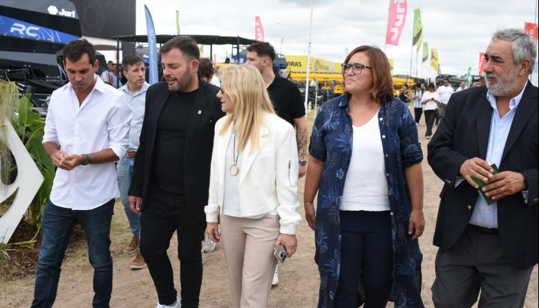 Con varios representantes de la cuarta, legisladores e intendentes radicales recorrieron Expoagro