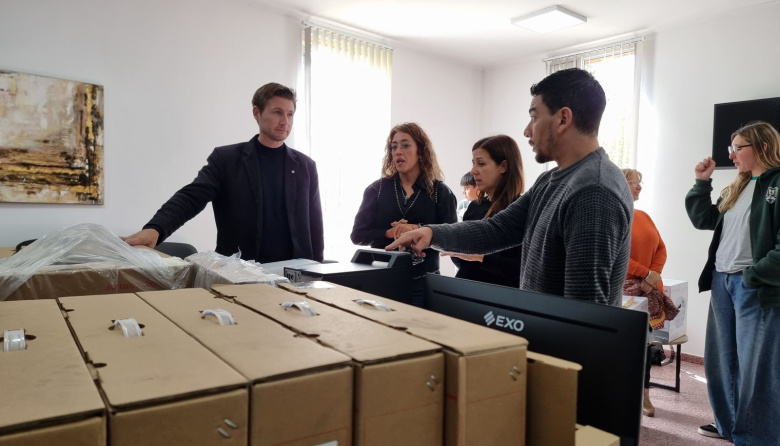El Ministerio de Salud bonaerense entregó equipamiento informático a Junín y Alem 