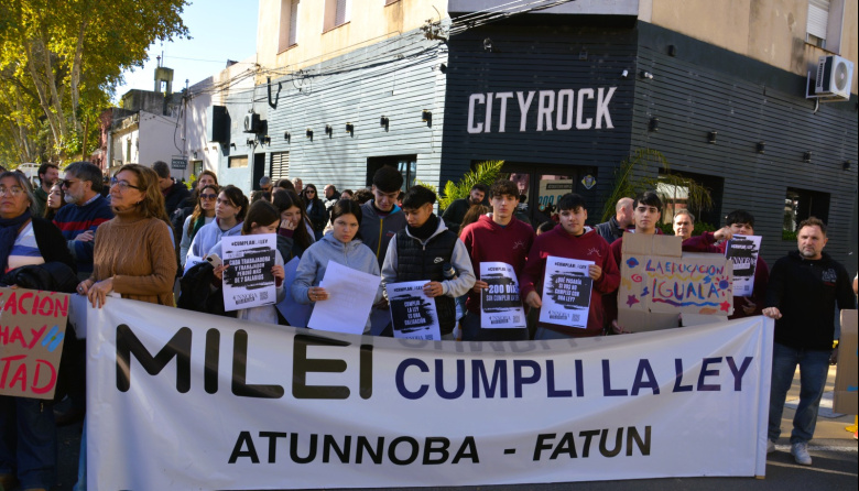 No docentes universitarios pararon y denunciaron al Gobierno nacional por ilegalidad