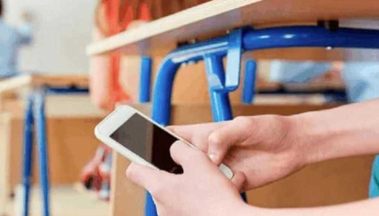 Regulan por ley el uso de celulares en escuelas secundarias bonaerenses