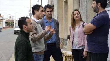 Para reforzar la campaña, Petrecca comenzó con las bajadas a las barrios