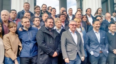 Giaccone en acto de unidad del peronismo para homenajear a Cafiero