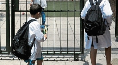 Zurro promueve una ley para regular el peso de las mochilas escolares