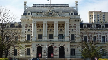 Se activa la “cláusula gatillo” sobre los sueldos de estatales bonaerenses