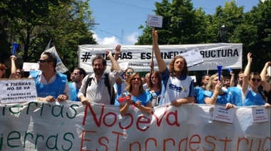 Reclamos gremiales complican el plan de Vidal para bajar el gasto político