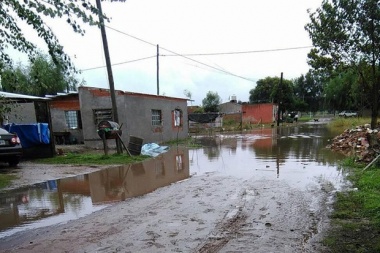 Defensa Civil tuvo que actuar ente los efectos de una jornada de viento y lluvias intensas sobre el distrito