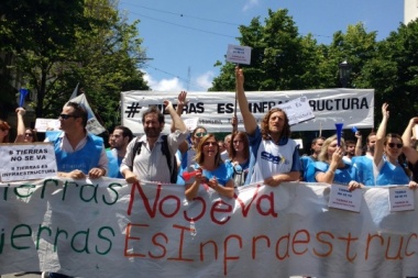Reclamos gremiales complican el plan de Vidal para bajar el gasto político