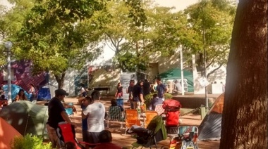 Trabajadores de Fanazul acamparon frente al municipio