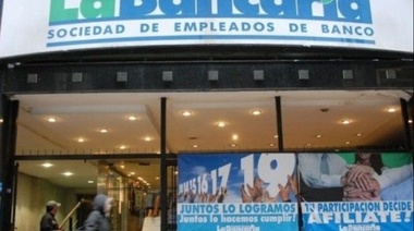 El Gobierno recortó ingresos a la bancaria al discontinuar la "cuota solidaria"