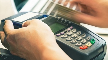 Últimos días para que comercios acepten pagos con tarjeta de débito   