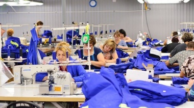 Mientras que el sector textil sigue en picada, la industria creció 3,4% en 2017