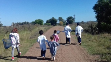 Vecinos de un pueblo de Villegas reclaman contra la fusión de cursos de una escuela