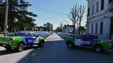 Provincia entregó móviles policiales a 9 municipios de la cuarta
