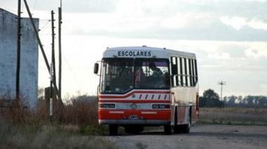 Transporte escolar podría descentralizarse como el servicio alimentario