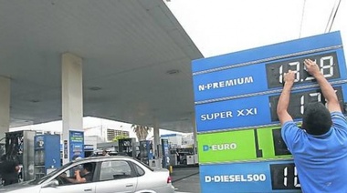 Los combustibles suben al ritmo del dólar: tercer aumento en un mes