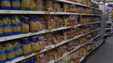 Hamburguesas, fideos, aceite y arroz entre los alimentos que más subieron