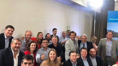 Giaccone oficializó su pase a Alternativa Federal y se muestra con peronistas no k