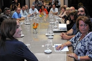 Conflicto salarial: la Gobernadora Vidal convocó para el jueves a los gremios docentes