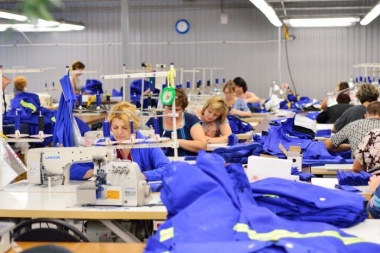 Mientras que el sector textil sigue en picada, la industria creció 3,4% en 2017