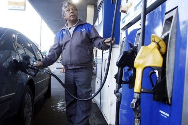 Afirman que YPF por ahora no prevé un aumento en sus combustibles