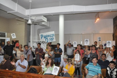 Concejales de Cambiemos debieron salir custodiados por la policía