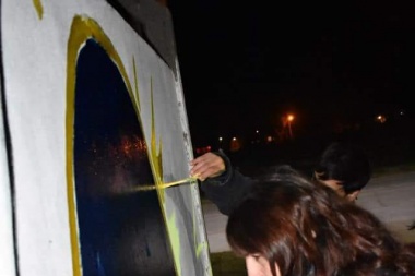 Cambiemos acusó a senadora de UC de "vandalismo" por pintar murales de "La Cámpora"