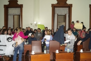 Dos concejales fueron agredidas durante debate de emergencia educativa