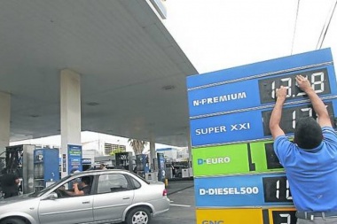 Los combustibles volvieron a subir y llenar el tanque ya supera los 2000 pesos