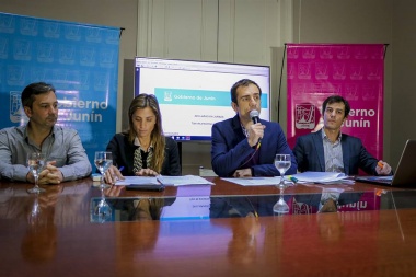 Petrecca mostró  su declaración jurada y rechazó acusaciones sobre "poca transparencia"