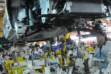 Cae un 12% en octubre la producción automotriz y sube leve la exportación